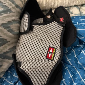 Small Senior Easton Shoulder Pads (Used)