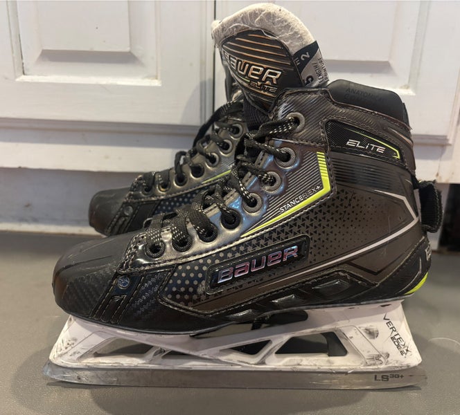 Bauer Elite Hockey Goalie Skates Size 5 Fit 2 (Intermediate) Regular Width  Size 5 (Used)