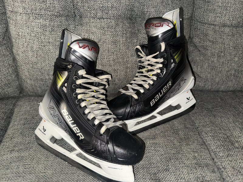 2023 Bauer Vapor Hyperlite 2 Hockey Skates Regular Width 9 (Used)