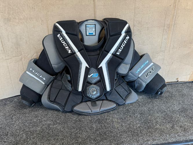 XL Vaughn Velocity V9 Goalie Chest Protector (Used)