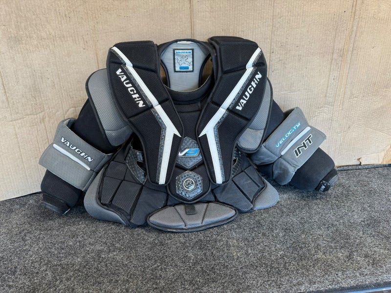 XL Vaughn Velocity V9 Goalie Chest Protector  (Used)