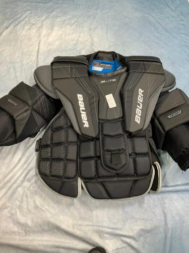 Intermediate Medium Bauer Elite Goalie Chest Protector (Used)