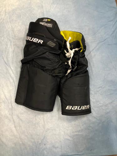 Black Junior Large Bauer Supreme 3S Hockey Pants (Used)