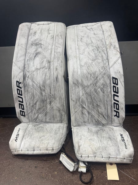Int. Medium (31+1) Bauer Supreme M5 Pro Goalie Leg Pads (Used)