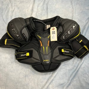 Medium Junior CCM Tacks 9080 Shoulder Pads (Used)