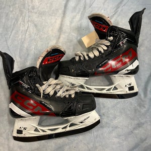 Intermediate CCM Jetspeed FT680 Hockey Skates Regular Width 6 (Used)