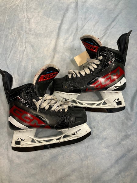 Intermediate CCM Jetspeed FT680 Hockey Skates Regular Width 6 (Used)