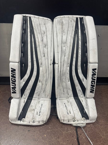 White 24" Junior Vaughn Ventus SLR2 Goalie Leg Pads (Used)