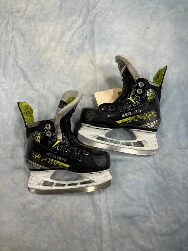 Youth Bauer Vapor X4 Hockey Skates Regular Width 11.5 (Used)