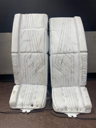 White 28+2 Intermediate Vaughn Pro V Elite Goalie Leg Pads (Used)