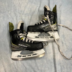 Youth Bauer Vapor 3X Hockey Skates Regular Width 12 (Used)