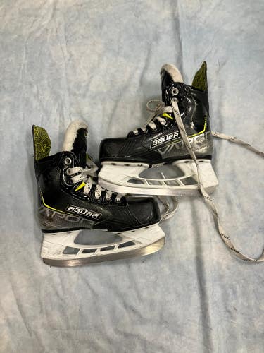 Youth Bauer Vapor 3X Hockey Skates Regular Width 12 (Used)