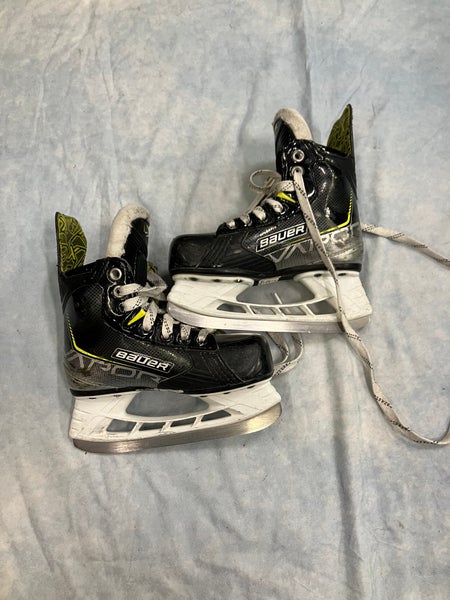Youth Bauer Vapor 3X Hockey Skates Regular Width 12 (Used)
