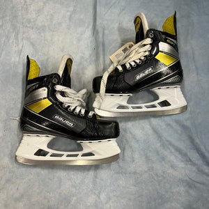 Intermediate Bauer Supreme S37 Hockey Skates Regular Width Size 5.5 (Used)