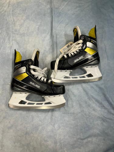 Intermediate Bauer Supreme S37 Hockey Skates Regular Width Size 5.5 (Used)