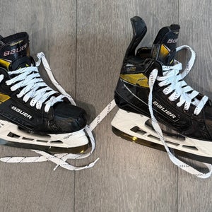 2023 Bauer Supreme UltraSonic Hockey Skates Regular Width Size 4.5 (Used)