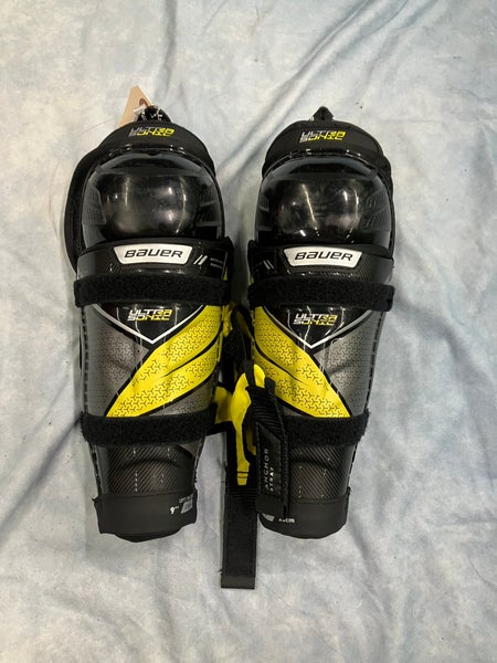 Youth Bauer Supreme ultrasonic Shin Pads 9" (Used)