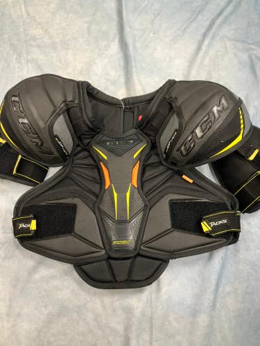 Large Junior CCM Tacks 9080 Shoulder Pads (Used)