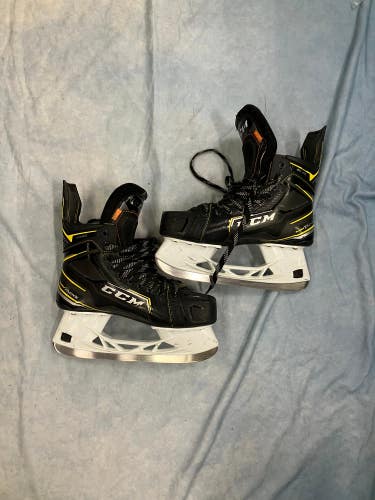 Senior CCM Super Tacks 9380 Hockey Skates Regular Width 7.5 (Used)