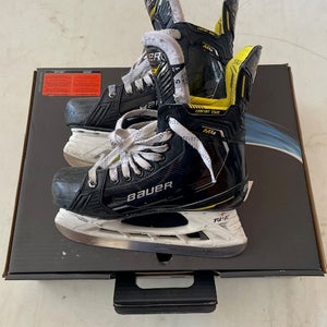 Bauer Supreme M4 Hockey Skates Size 5 (Used)