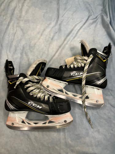 Senior CCM Tacks 9070 Hockey Skates Regular Width Size 6 (Used)