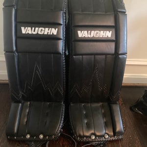 28"  2021 Vaughn Velocity 7000 Goalie Leg Pads (Used)