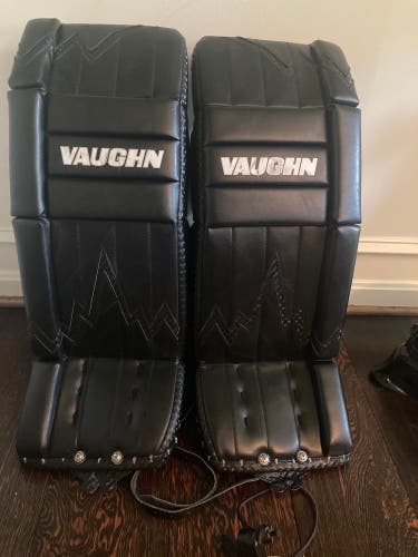 28"  2021 Vaughn Velocity 7000 Goalie Leg Pads (Used)