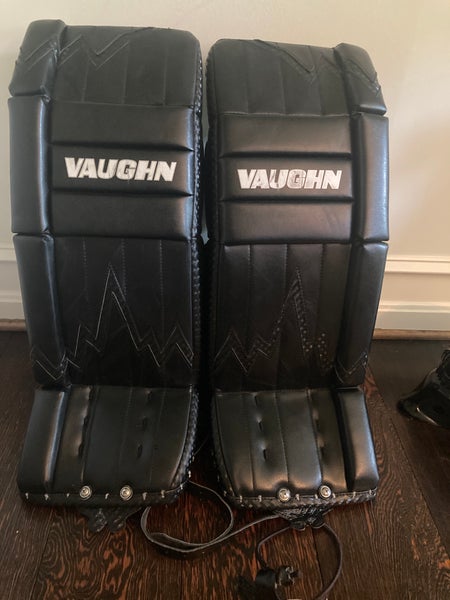 28"  2021 Vaughn Velocity 7000 Goalie Leg Pads (Used)