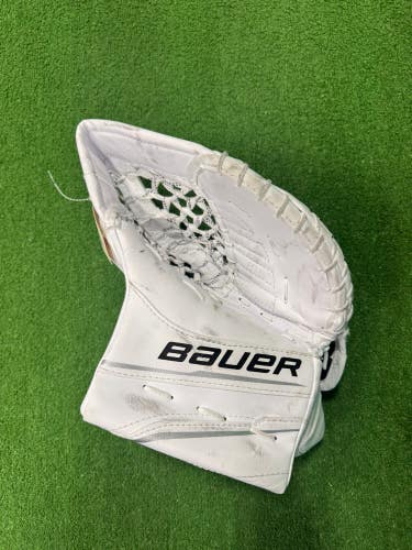 White Junior Bauer GSX Goalie Gloves & Blockers Regular (Used)