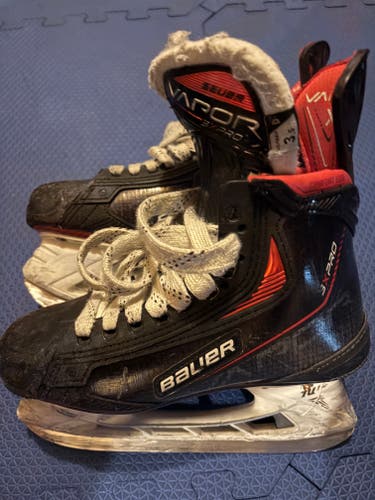 Bauer Vapor 3X Pro Hockey Skates Regular Width Size 3.5 (Used)