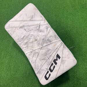 White Intermediate CCM Axis 2.9 Goalie Blocker Regular (Used)