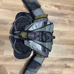 Small 2023 Bauer Mach Goalie Chest Protector (Used)