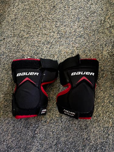 Bauer x900 goalie knee pads jr