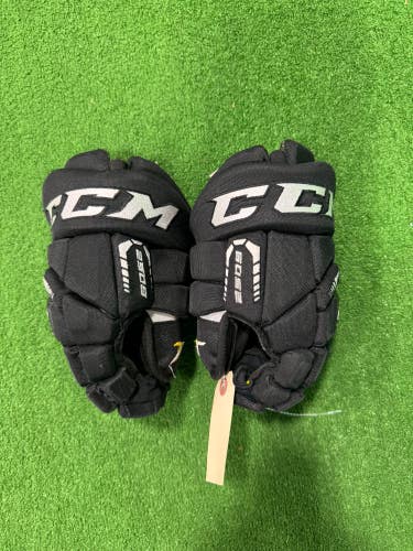 Black Junior CCM Tacks 6052 Gloves 11" (Used)