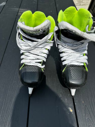 Bauer GSX Hockey Goalie Skates Regular Width Size 3.5 (Used)