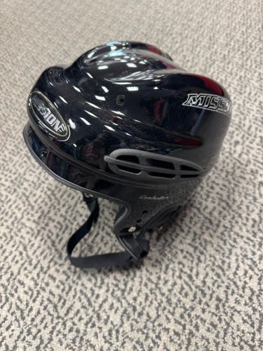 Mission XL Carbster Kevlar/Carbon hockey helmet
