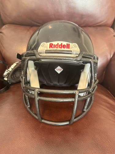 Youth Medium Riddell Victor Helmet (Used)