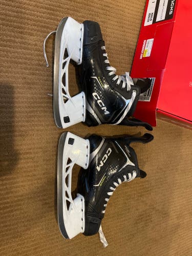 CCM Tacks Vector Premier (SMU) Hockey Skates Regular Width   7 (Used)