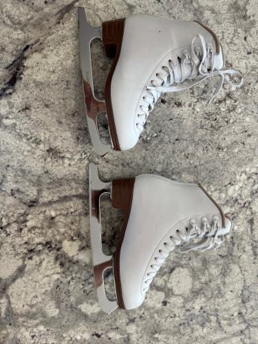 Jackson Ultima Mystique Figure Skates C Junior 3 (Used)