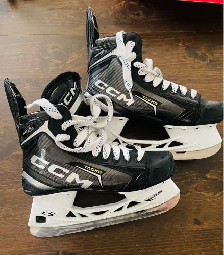 CCM Tacks Vector Plus Hockey Skates Wide Width 7.5 (Used)