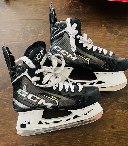 CCM Tacks Vector Plus Hockey Skates Wide Width 7.5 (Used)