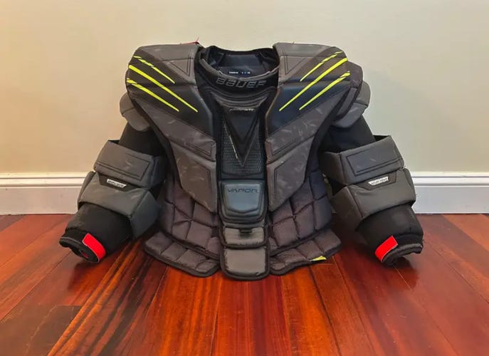 Medium  2021 Bauer Hyperlite Goalie Chest Protector (Used)