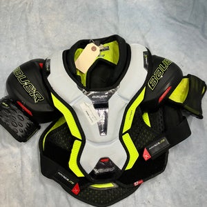 Medium Junior Bauer Vapor Hyperlite Shoulder Pads (Used)