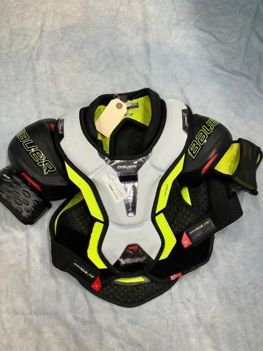 Medium Junior Bauer Vapor Hyperlite Shoulder Pads (Used)