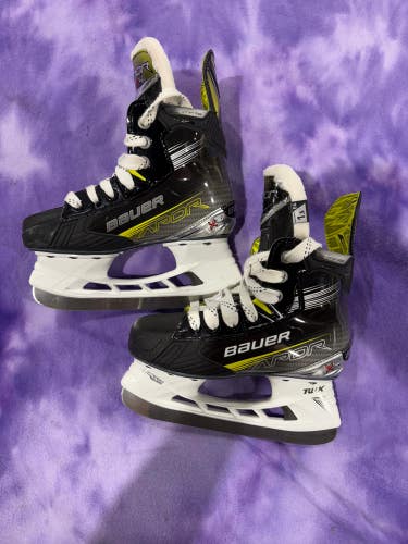 Junior Bauer Vapor X4 Hockey Skates EE Width Size 1.5 (Used)