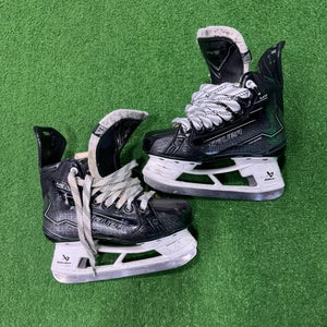 Junior Bauer Supreme M50 Pro Hockey Skates Regular Width Size 3.5 (Used)