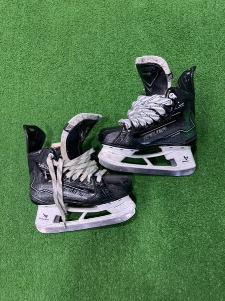 Junior Bauer Supreme M50 Pro Hockey Skates Regular Width Size 3.5 (Used)