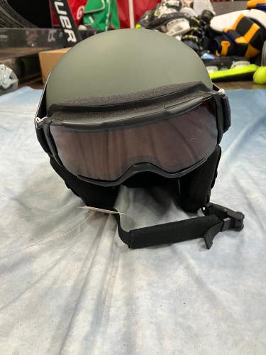 Oakley MOD1 Helmet FIS Legal w/Goggles