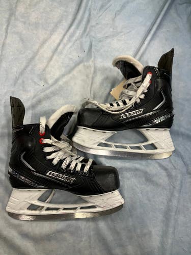 Intermediate Bauer Vapor X3.5 Hockey Skates Regular Width Size 4 (Used)