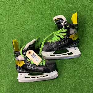 Youth Bauer Supreme 3S Hockey Skates Regular Width 13.5 (Used)